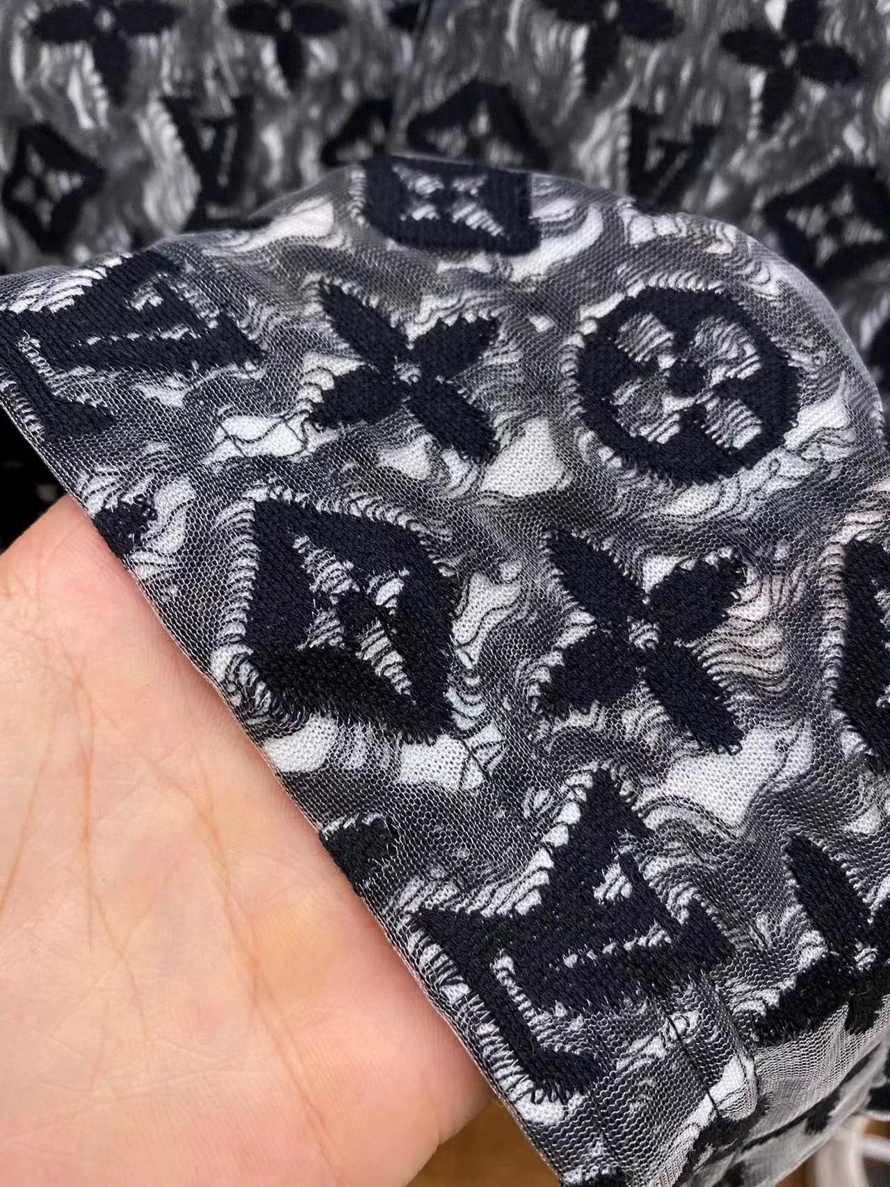 LV Tee _4