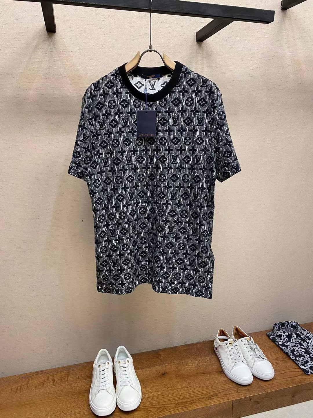 LV Tee