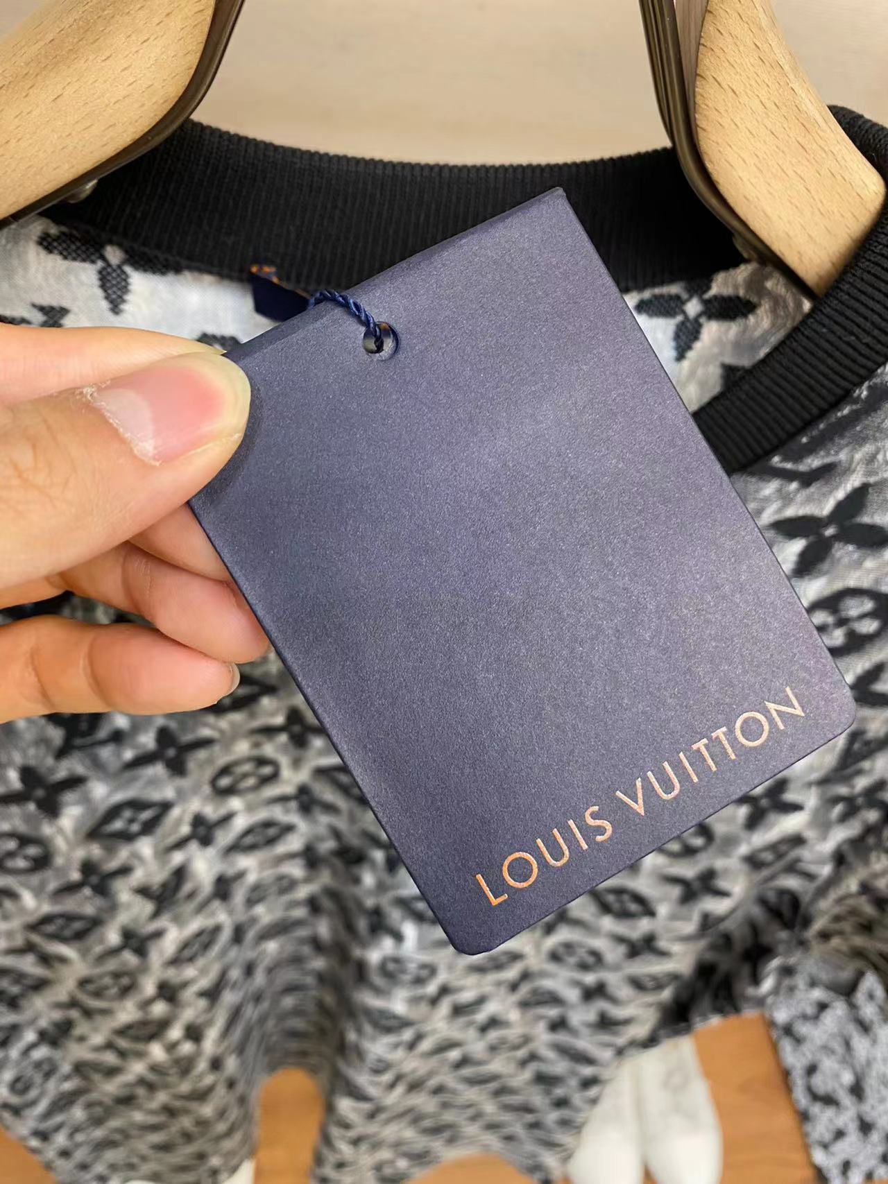 LV Tee _6