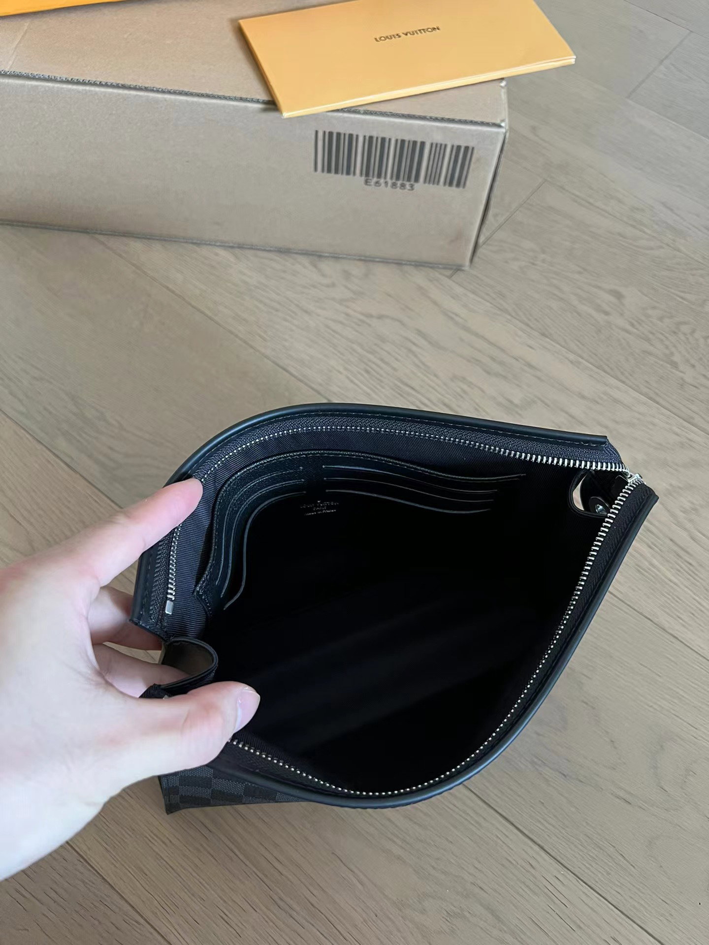 LV Clutch_6