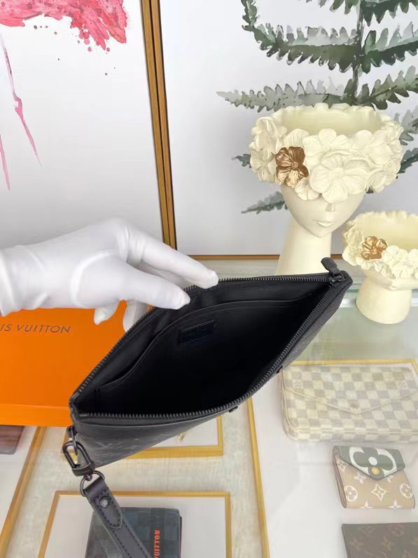 LV Clutch_3