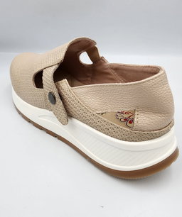 Johana Beige (J10)