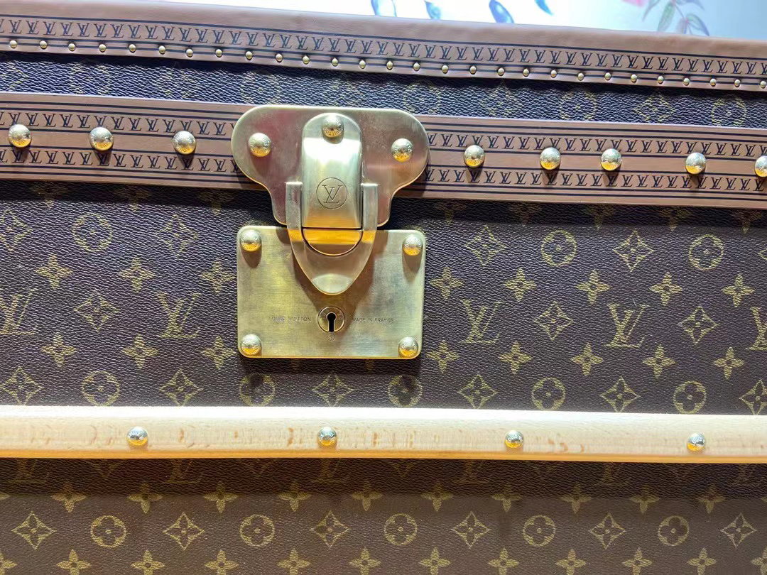 LV VIP Furniture Box_2