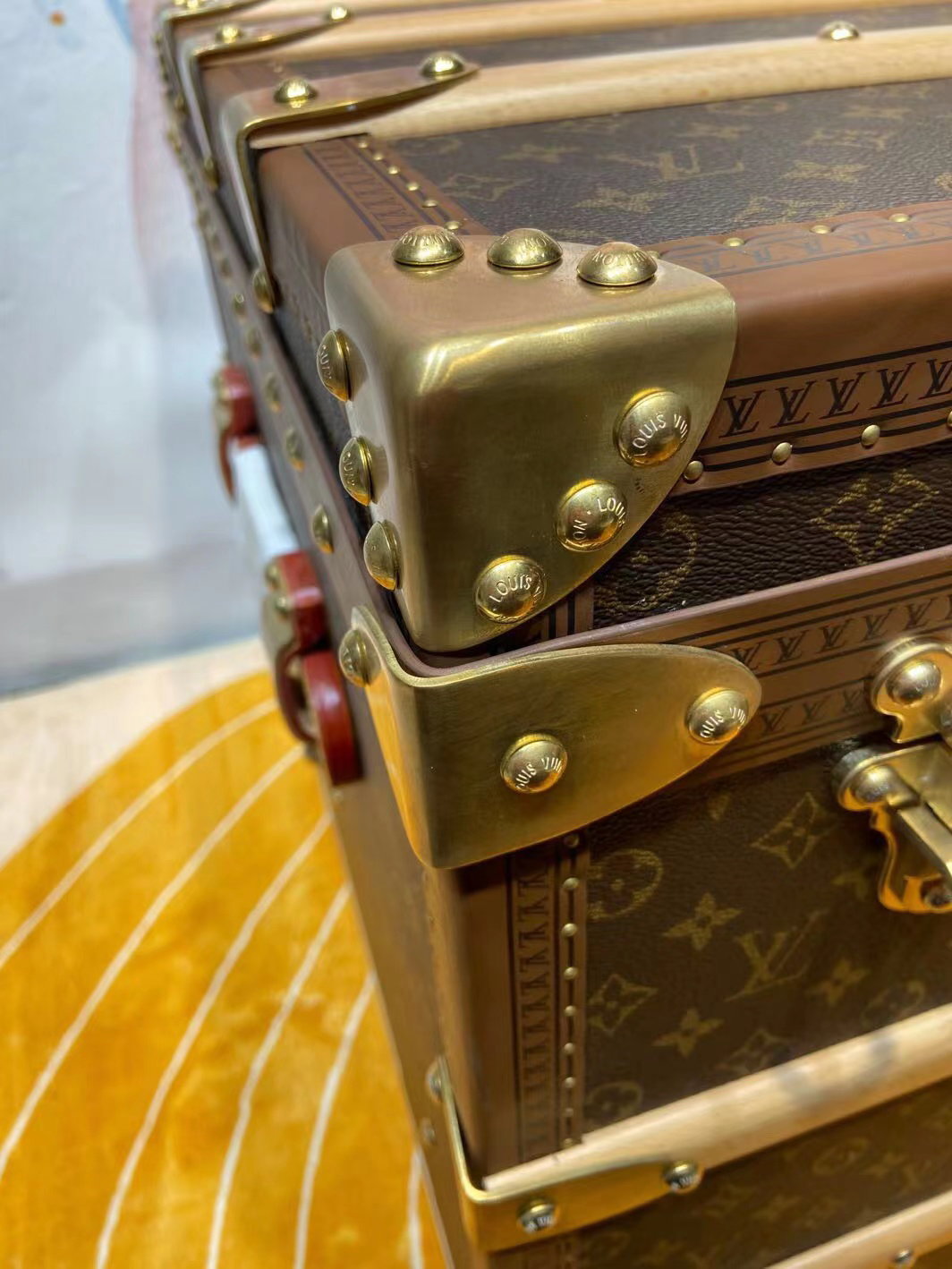 LV VIP Furniture Box_5