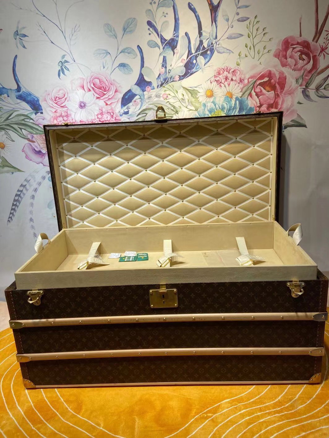 LV VIP Furniture Box_4