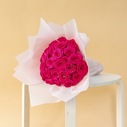 Fuschia roses bouquet 