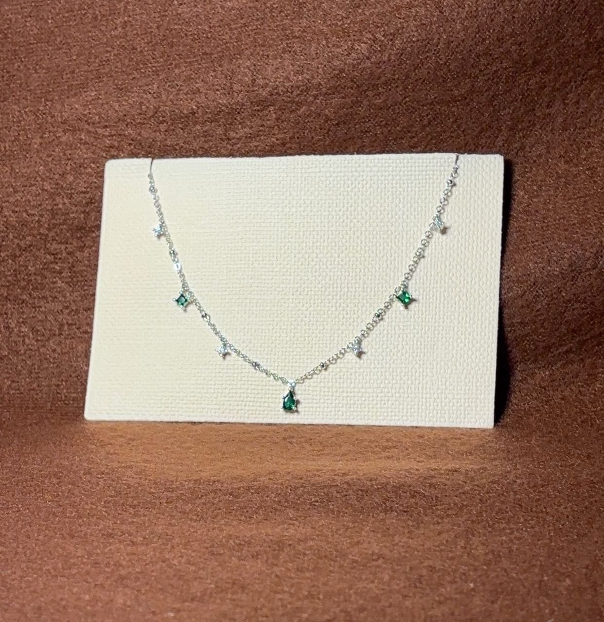 Green gem necklace_0
