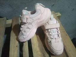 Tennis enfant rose P.33