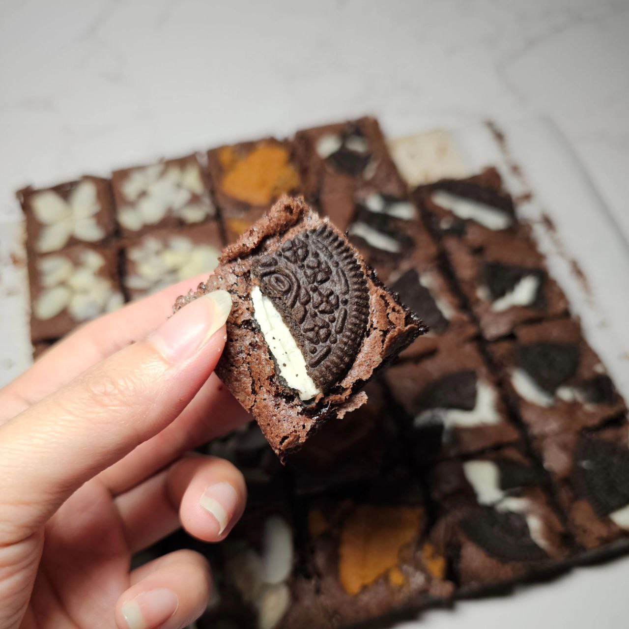 16-Piece Brownie Box - Assorted Flavours_0