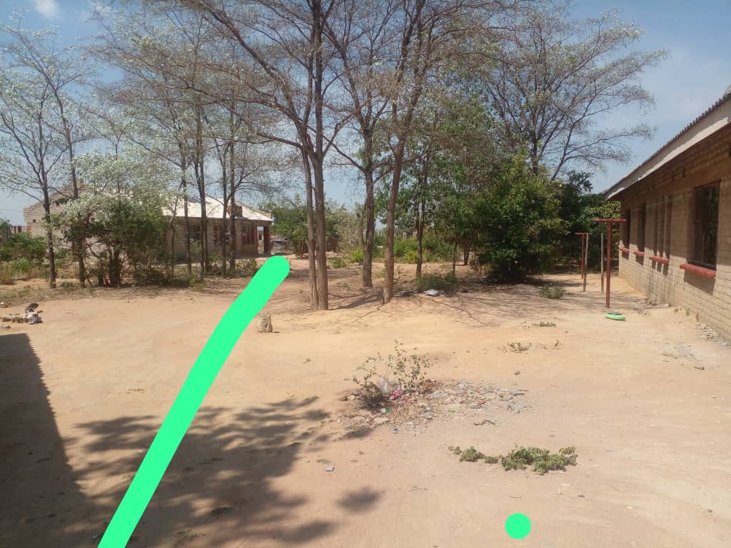 200 square meters stand for sale kuora seke Chitungwiza   No  lease but  the aplication is there but not yet out  Penalty form  Offer letter  Sight plan iripo  Asking Price $5000 USD slightly nego   _0