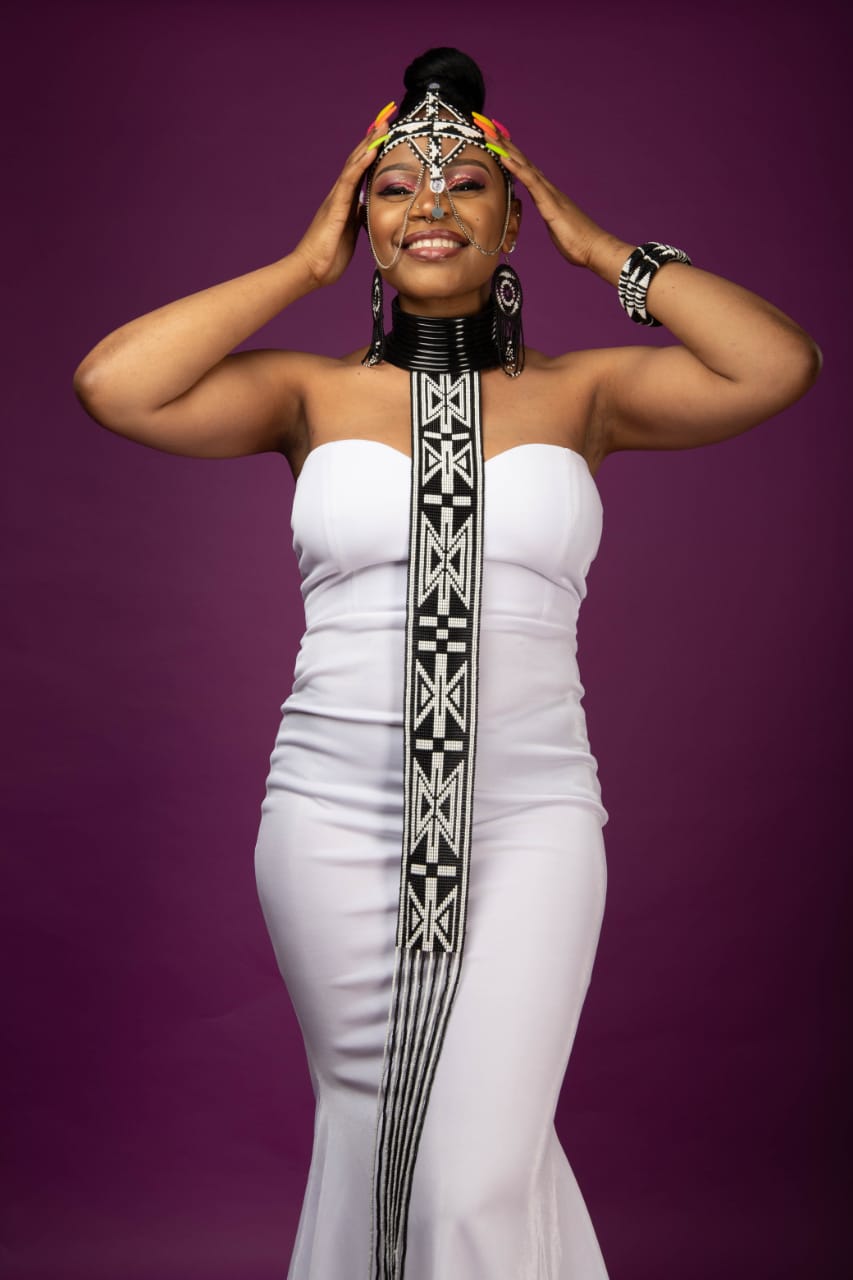Zulu black and gold necklace set