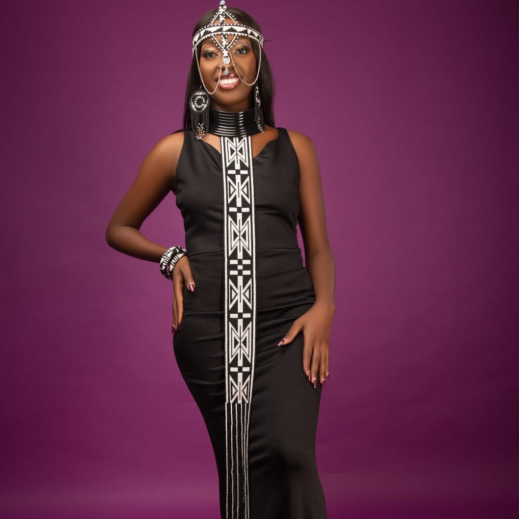 Zulu black and white necklace set