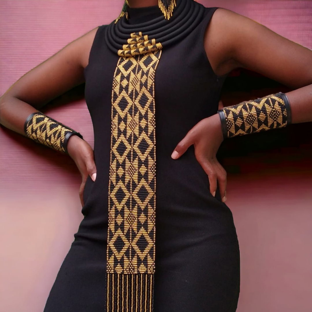 Fierce black and gold necklace set