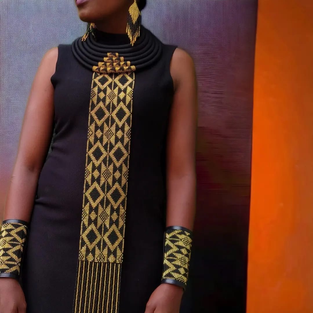Fierce black and gold necklace set_1