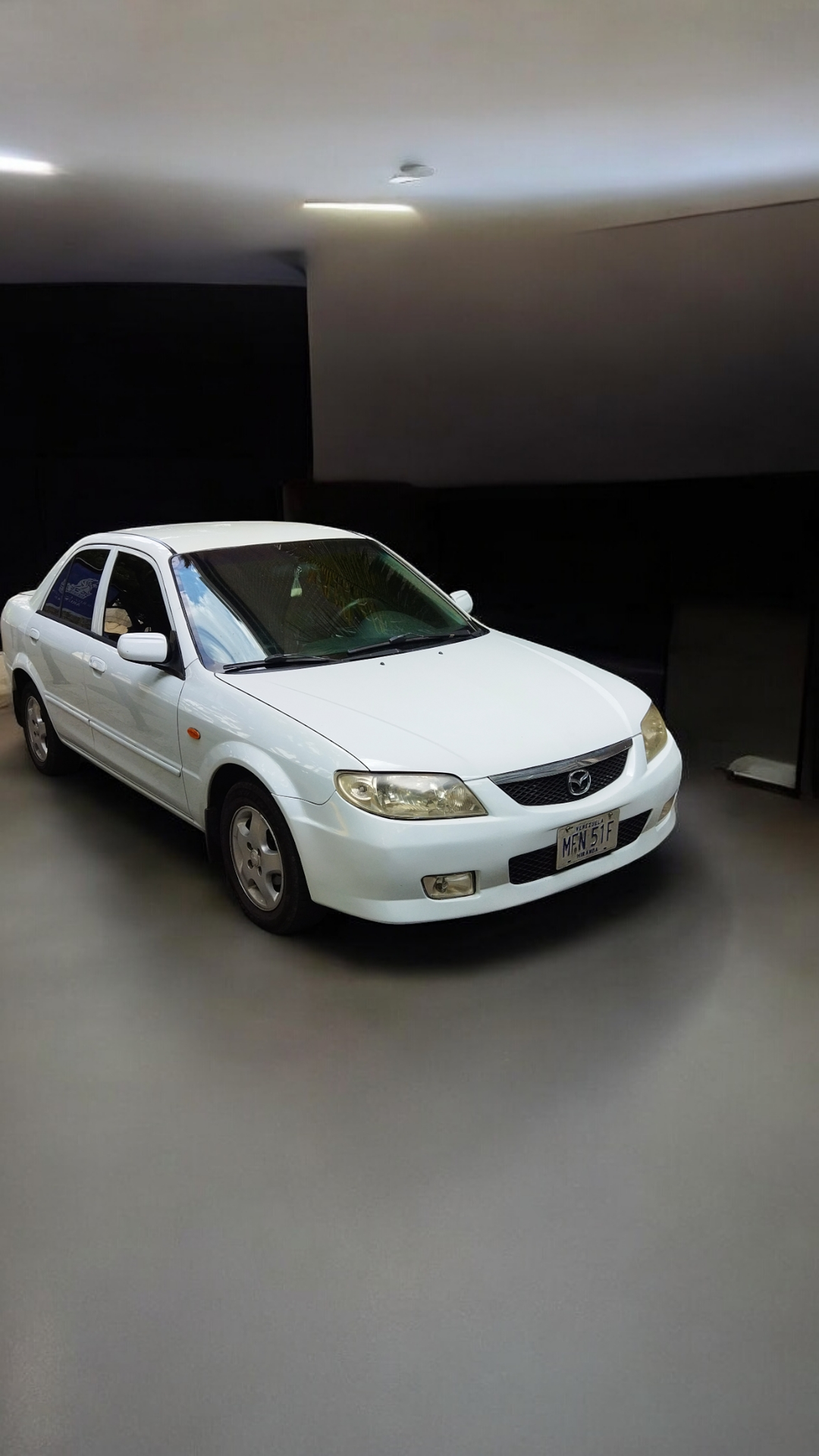 Sedan marca mazda modelo allegro