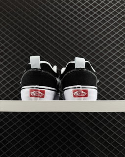 VANS KNU SCHOOL 
