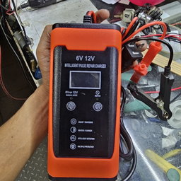 6V / 12V BATTERY CHARGER