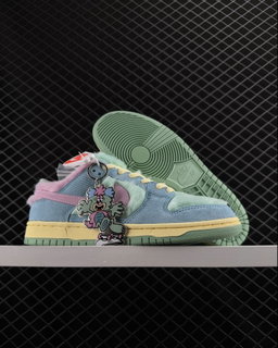 VERDY VISTY x NIKE SB DUNK LOW 
