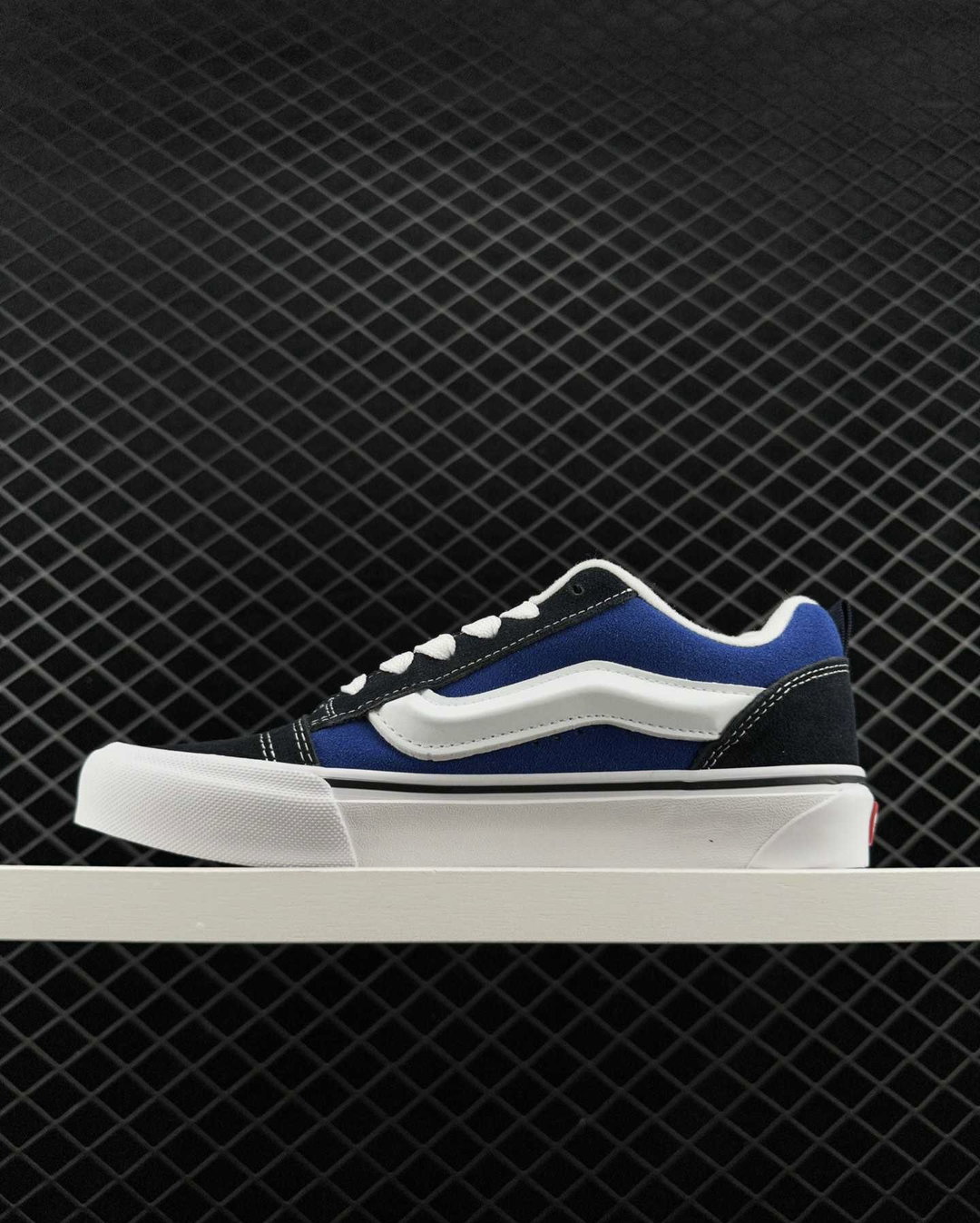 VANS KNU SKOOL
