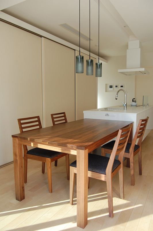 Table à manger moderne _1