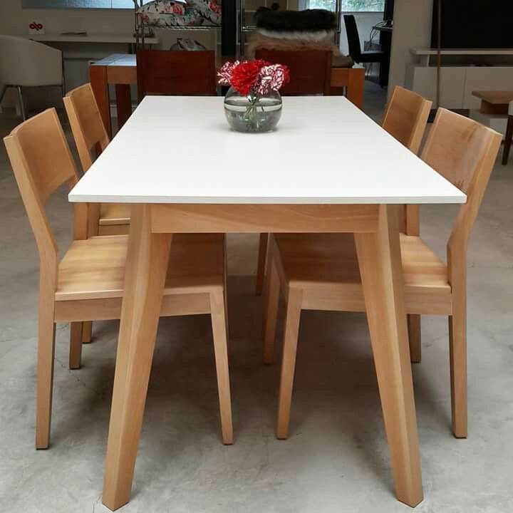 Table à manger moderne 
