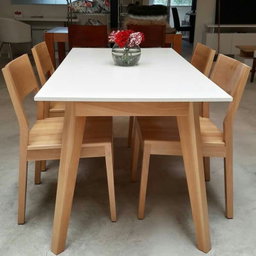Table à manger moderne 