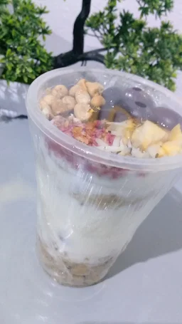 Crunchy nut parfait medium cup 