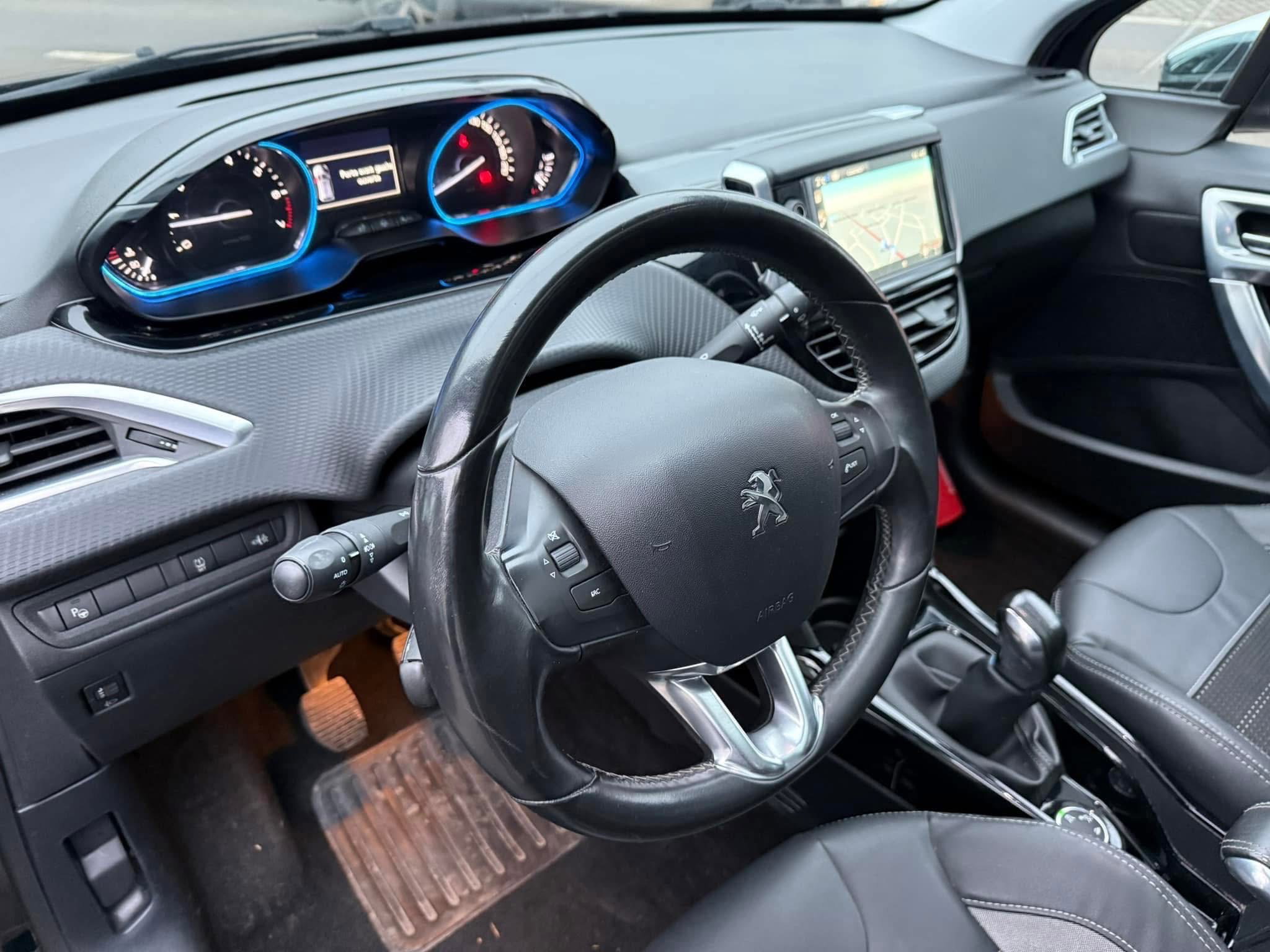 Peugeot 2008 1.6i 2015_1