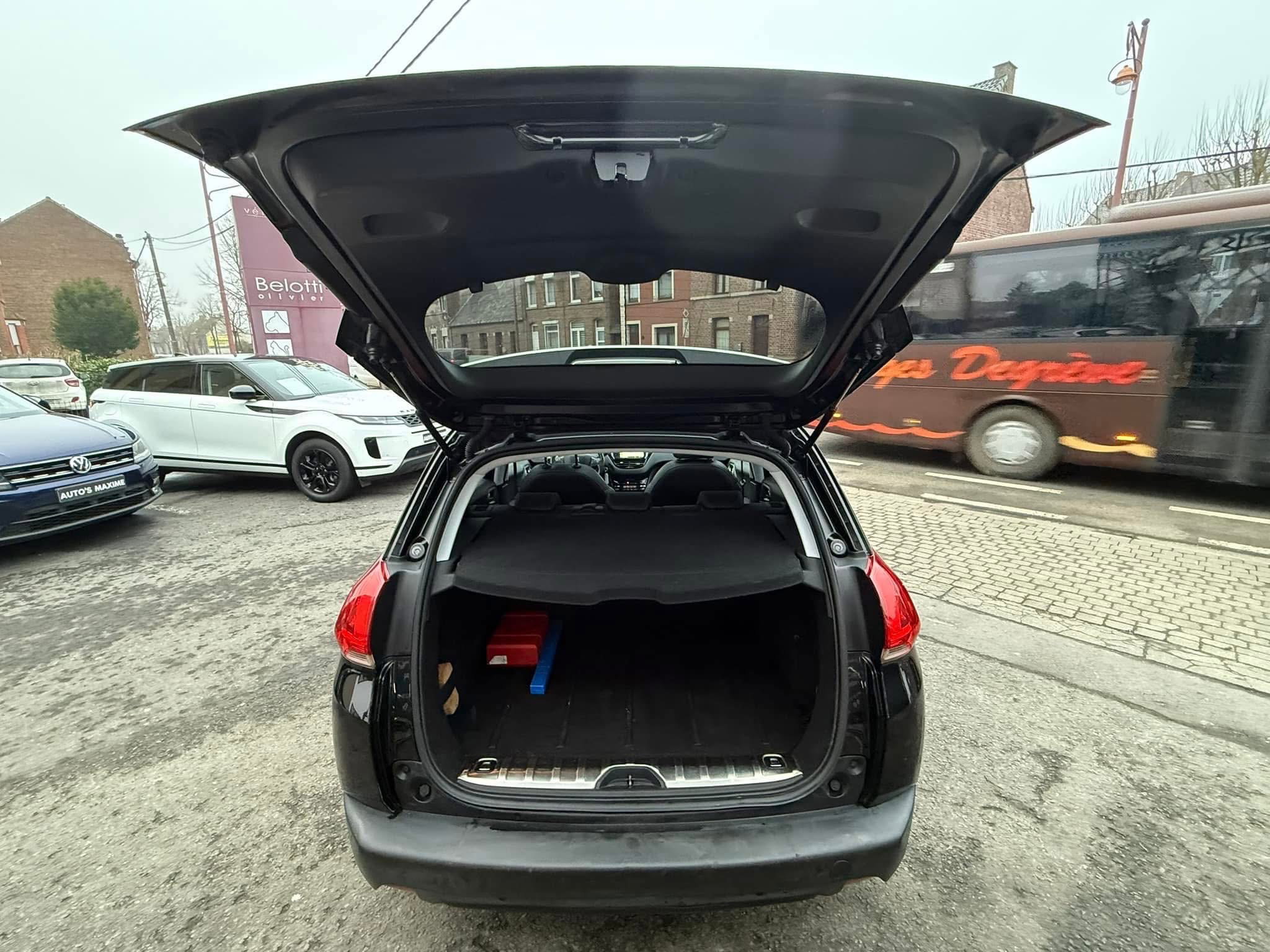 Peugeot 2008 1.6i 2015_7