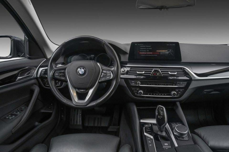 BMW Série 5 530e iPerformance eDrive edition  SportLine 2019_10