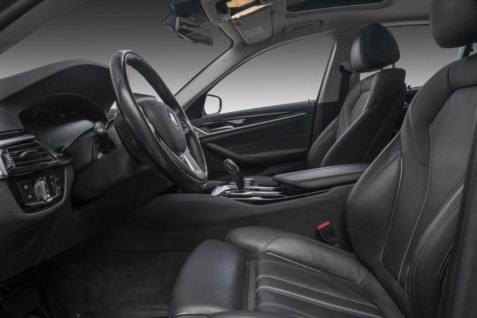 BMW Série 5 530e iPerformance eDrive edition  SportLine 2019_8