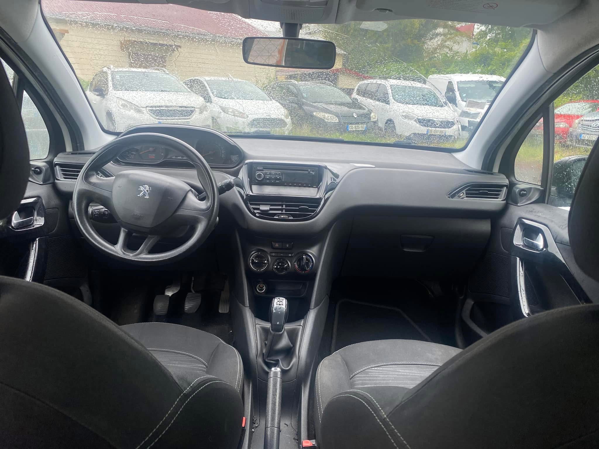 PEUGEOT 208  _6