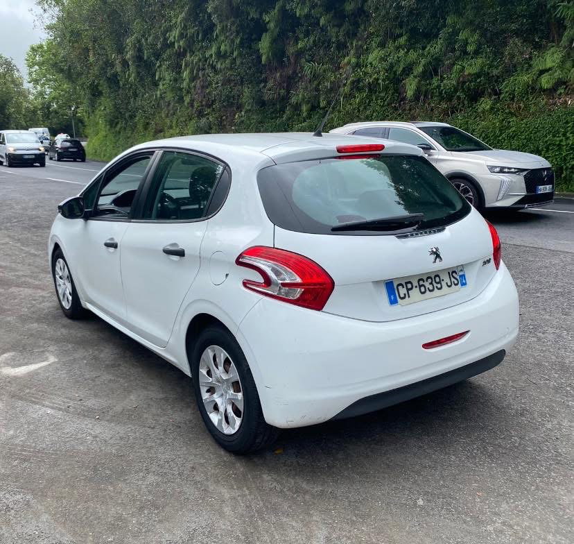 PEUGEOT 208  _2