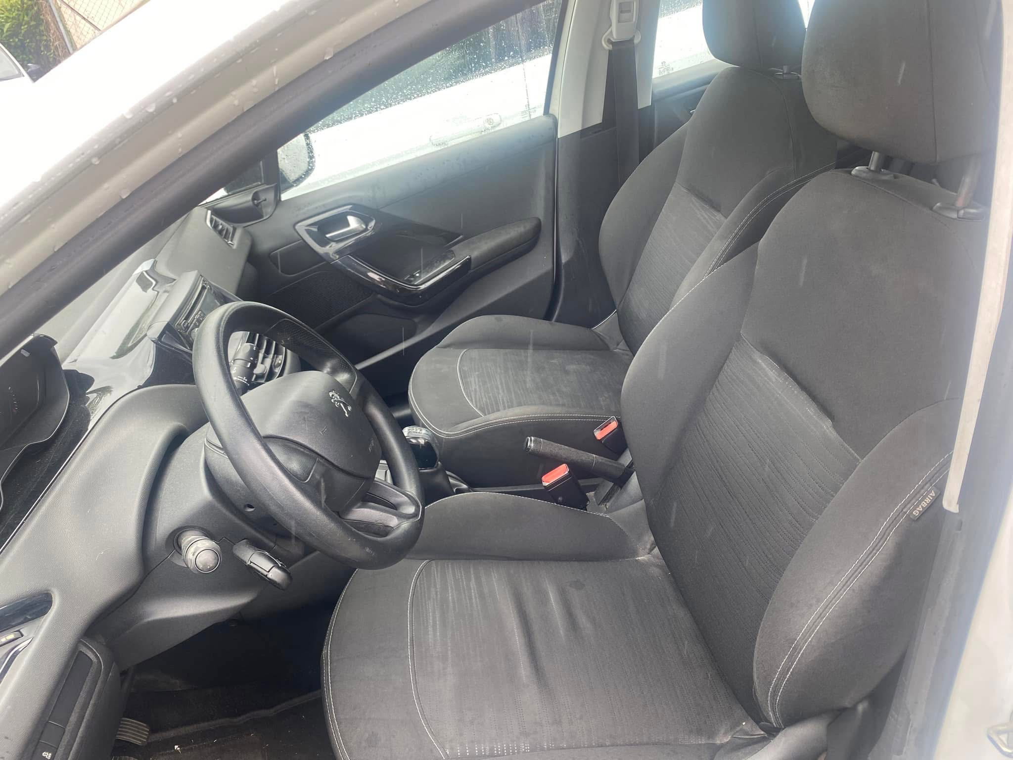 PEUGEOT 208  _7