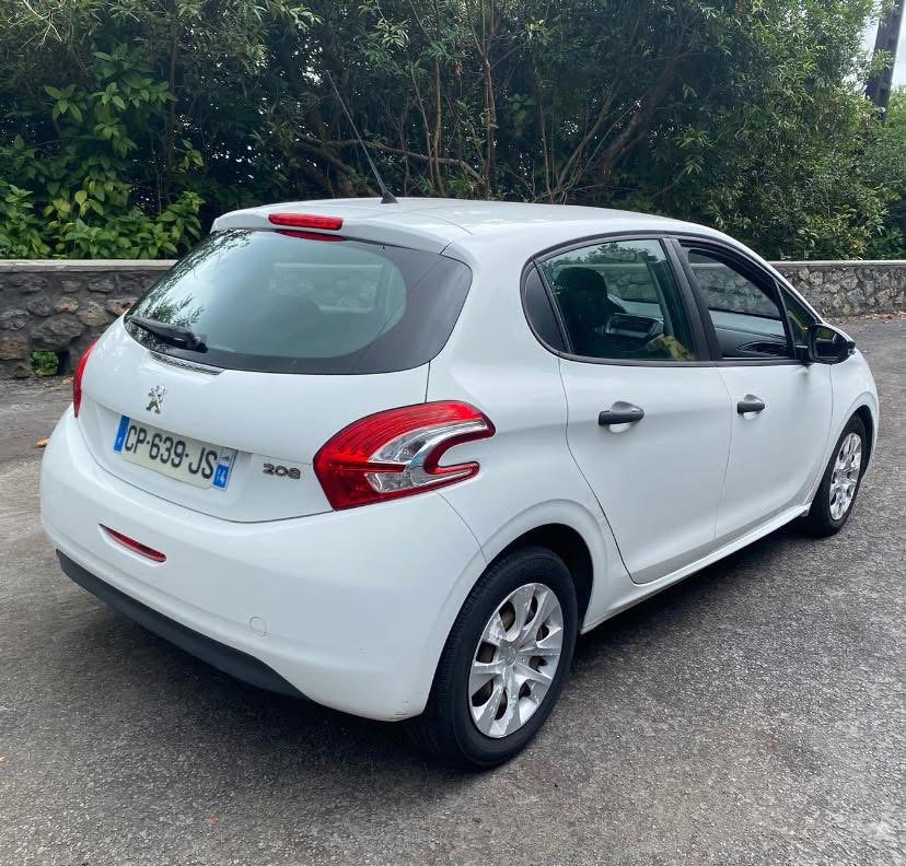 PEUGEOT 208  _4