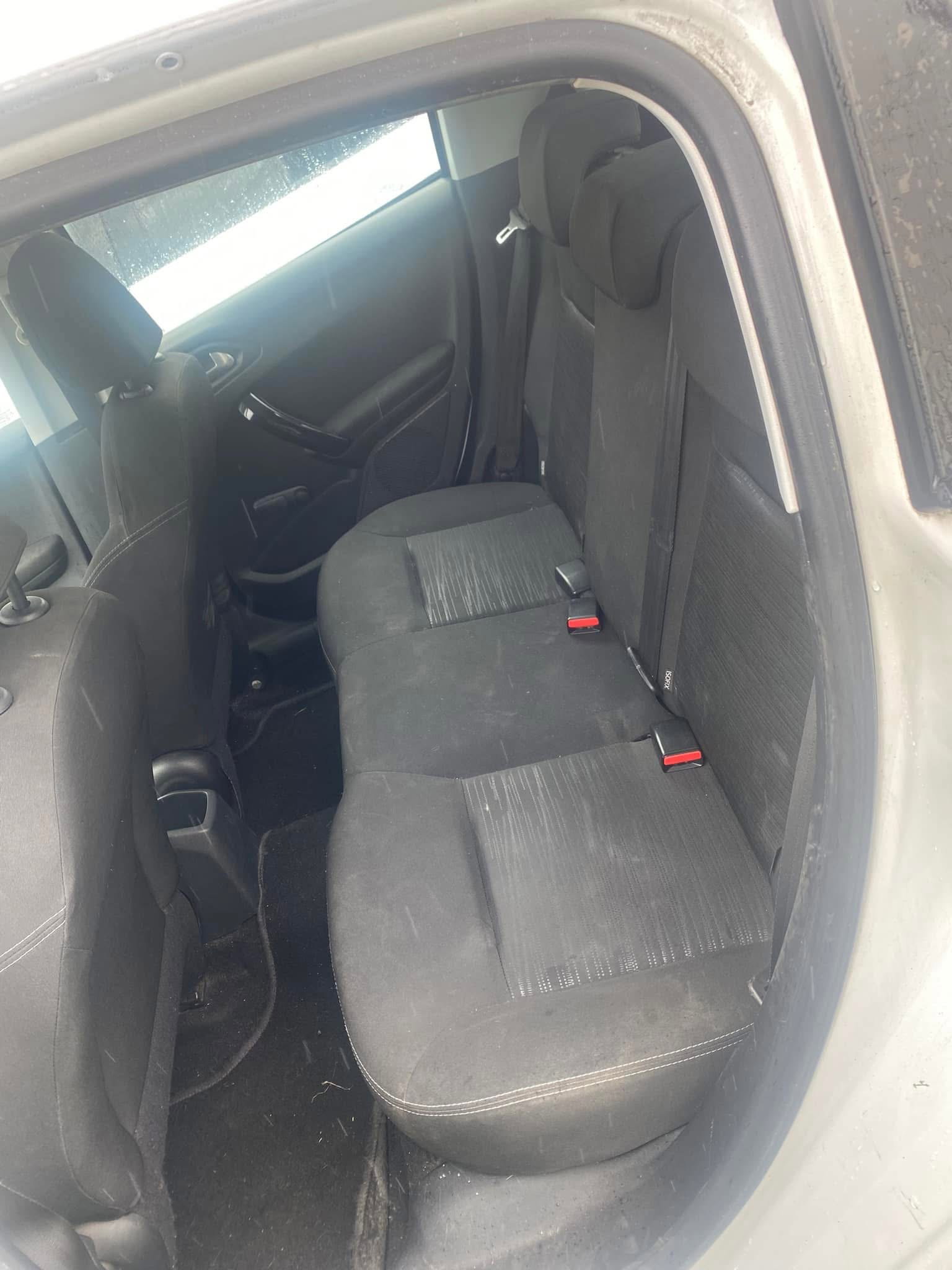 PEUGEOT 208  _8