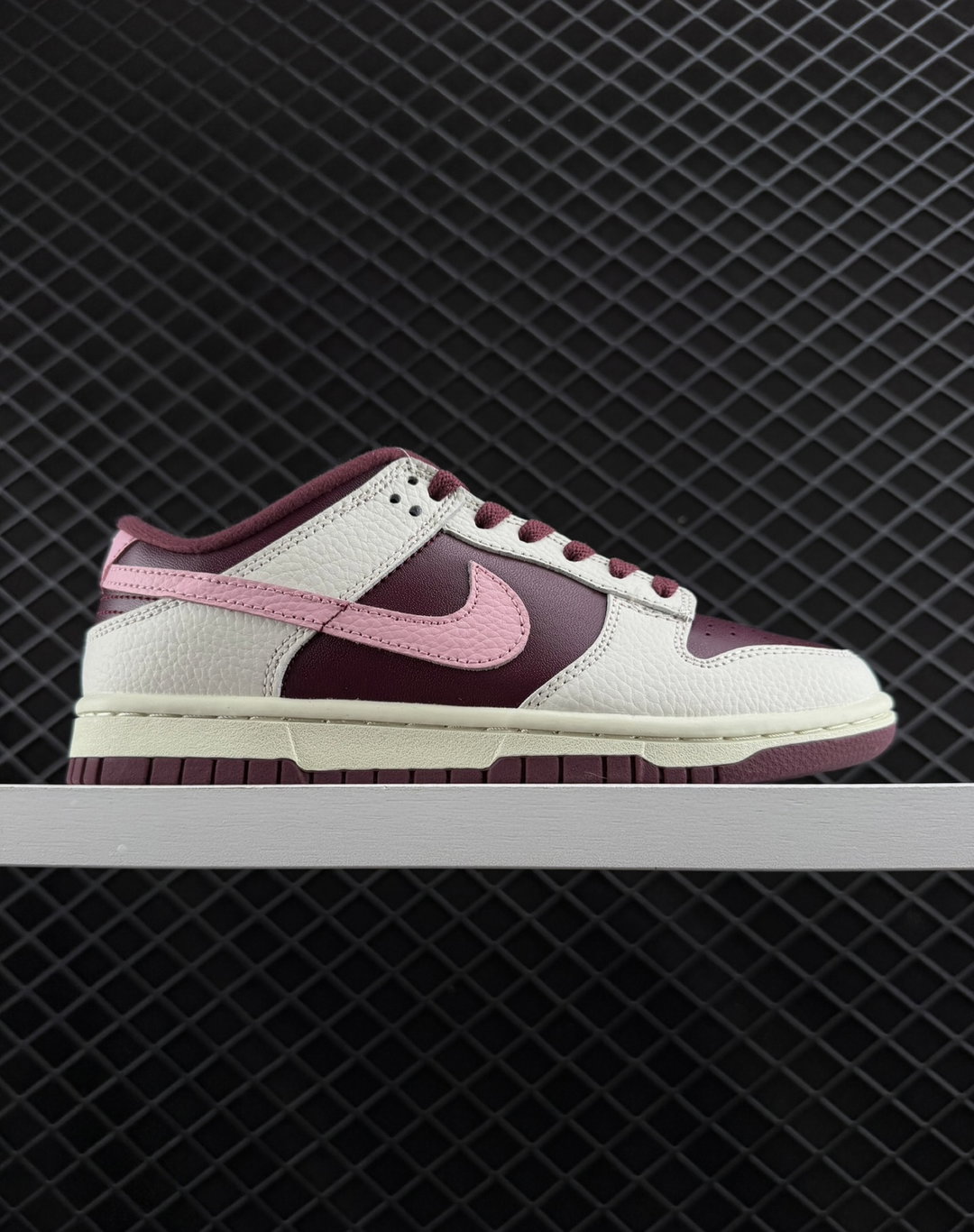 NIKE DUNK LOW RETRO Prm Valentineâs Day
