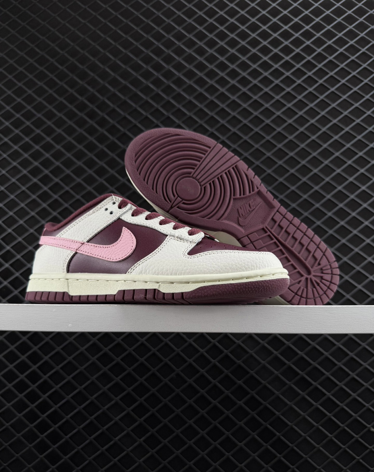 NIKE DUNK LOW RETRO Prm Valentine’s Day_2