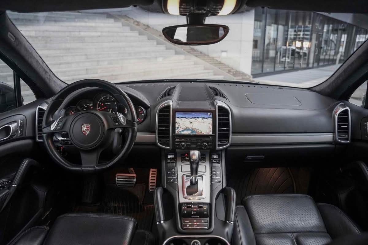 Porsche Cayenne TURBO 2010_4