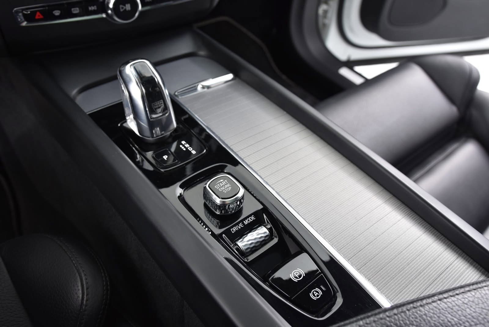 Volvo XC60 T8 R-Design 2019_4