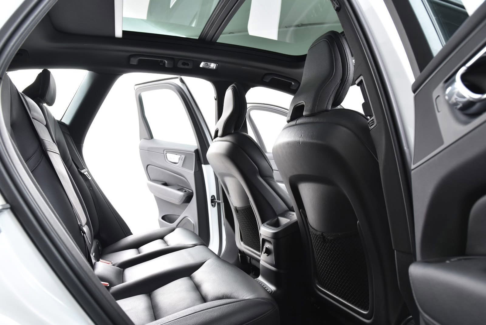 Volvo XC60 T8 R-Design 2019_13
