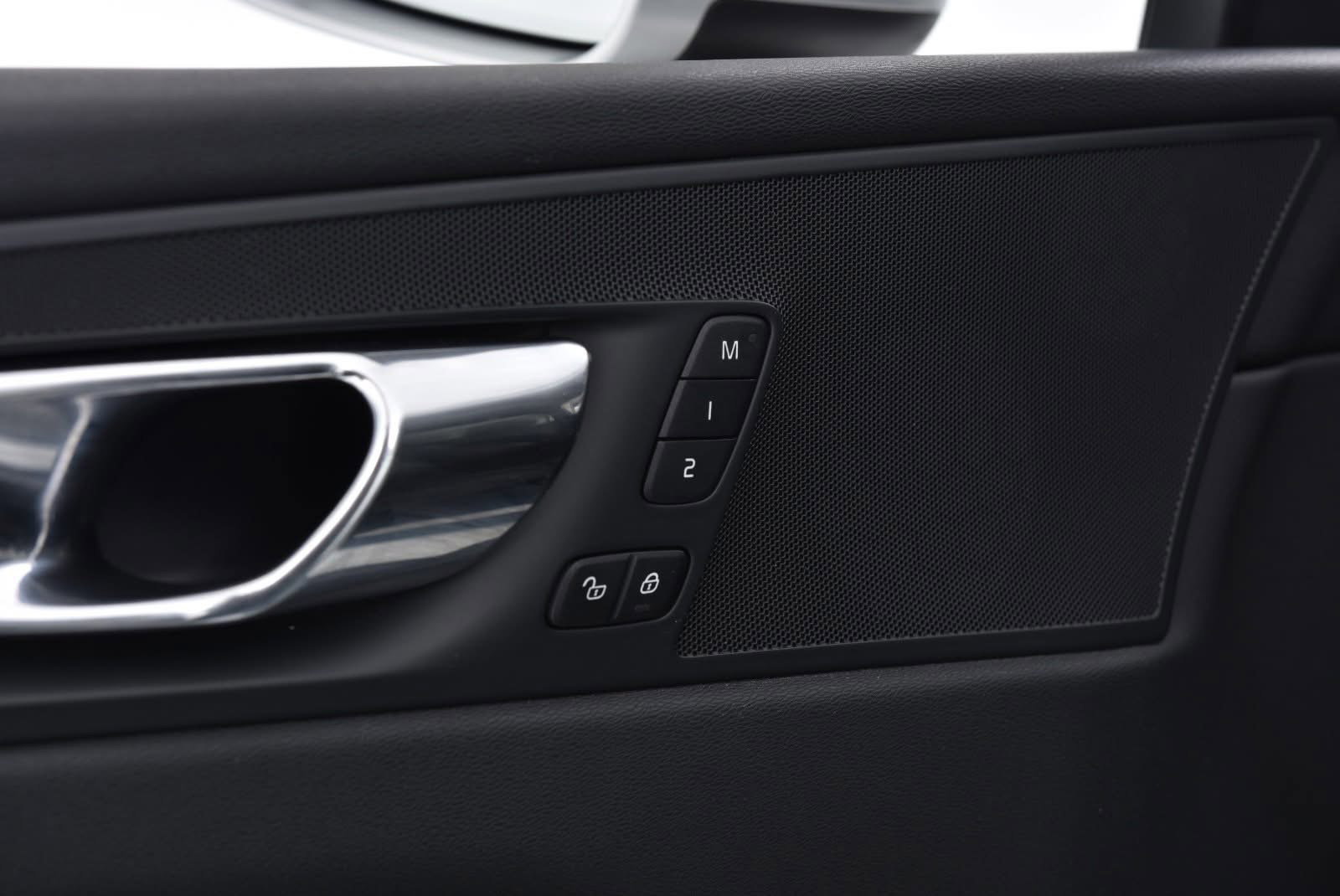 Volvo XC60 T8 R-Design 2019_10