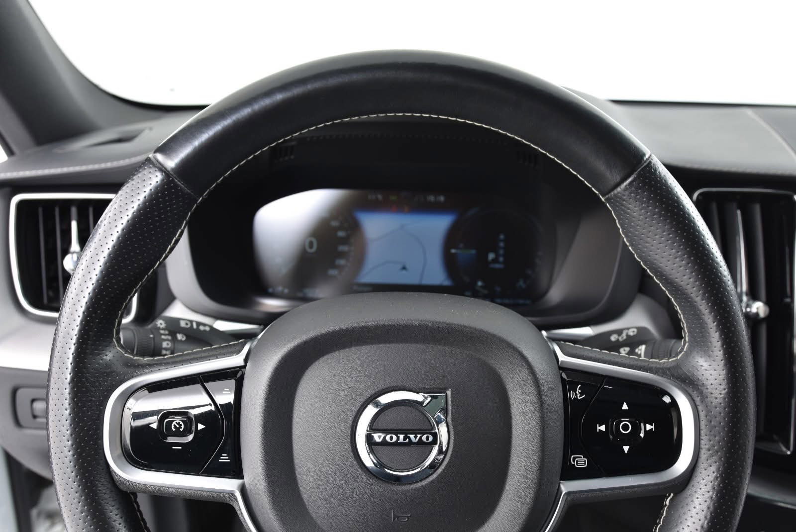 Volvo XC60 T8 R-Design 2019_15