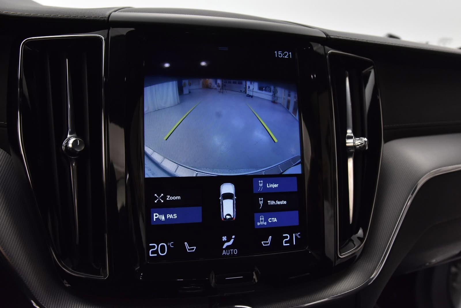Volvo XC60 T8 R-Design 2019_8