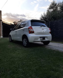 Etios XS à hayon