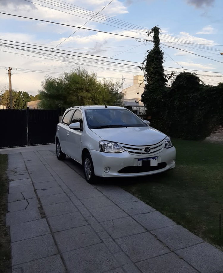 Etios XS à hayon