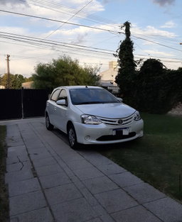 Etios XS à hayon