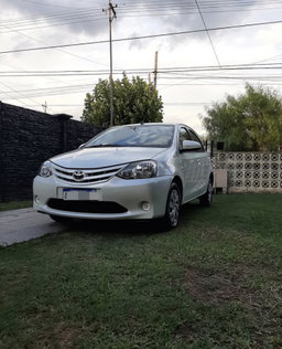 Etios XS à hayon