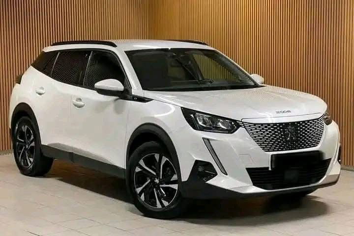 Peugeot e2008 Allure 136CV 2021
