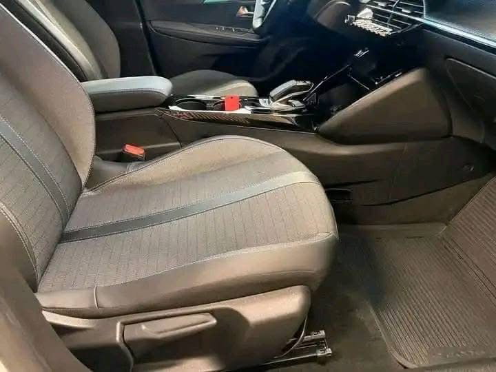 Peugeot e2008 Allure 136CV 2021_7